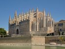 La cath�drale de la Seu. De style gothique dit ��catalan�� ; impressionnant par ses dimensions, elle est le symbole visuel de Palma, visible de toute la baie. 