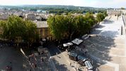 la place du Palais et au fond le petit Palais