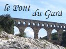 l'acqueduc, au sommet, conduisait l'eau d'Uz�s � N�mes (52 km) ; le pont a �t� construit en pierres s�ches