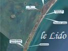barri�re naturelle entre la lagune et l'Adriatique, elle mesure 12km de long et, � certains endroits, seulement 500m de large.