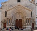 le portail ressemble �tonnamment � l'arc de triomphe de St R�my de Provence.