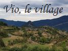 sur le plateau jouxtant le canyon, le village Vio est quasi abandonn�.