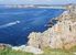 Le bateau-croisi�re donne d'autres points de vue sur les paysages (cf. la balade en mer d'Iroise). On distingue au fond l'anse de Pen Hat et la pointe du Toulinguet avec ses grottes. L'une d'elles abrita un ermite au IV�me si�cle.