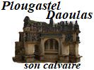 Le calvaire de Plougastel-Daoulas. Remarquer l'escalier � gauche, il permettait d'acc�der � une plate-forme centrale o� s'installait le pr�dicateur.