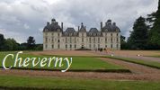 Château de Cheverny. 
Le domaine appartient à la famille Hurault depuis 6 siècles. Les Hurault étaient des financiers et officiers au service de plusieurs rois de France. Pendant deux laps de temps il eut d’autres propriétaires, entre autres Diane de Poitiers quand elle fut évincée de Chenonceau par Catherine de Médicis.