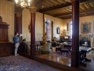Atmosphère raffinée dans le grand salon. Le mobilier date de l’époque Napoléon III.
